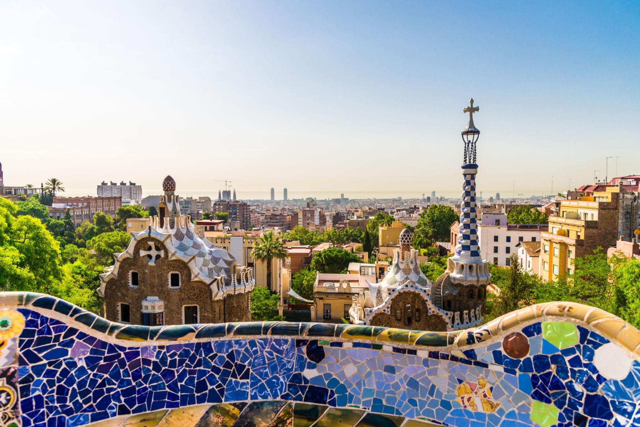 Panorámica del Parque Güell en Barcelona para tours por Europa y viajes a Europa desde Colombia.